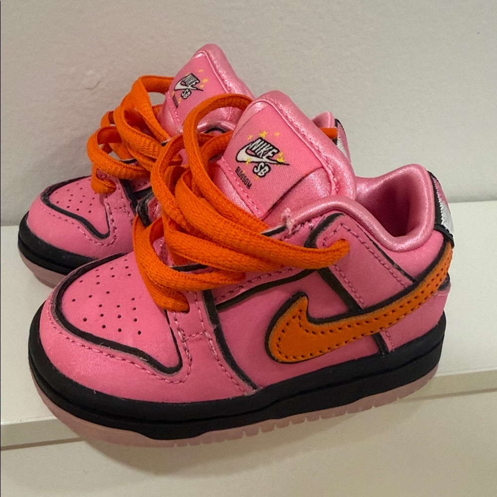 Nike Kids Sneakers in Pink and Orange